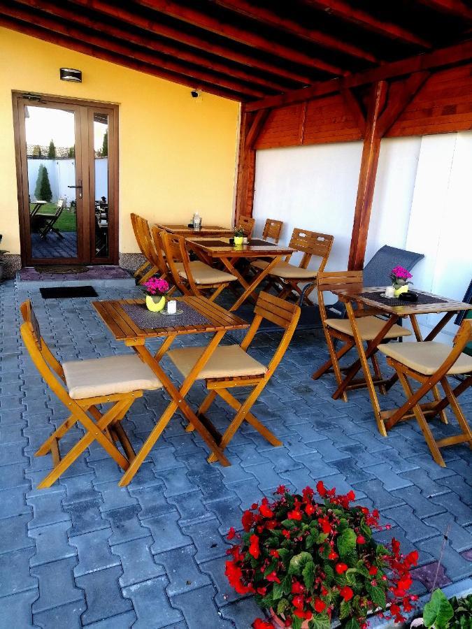 Casa Romeo & Julieta Hotel Hateg Exterior photo