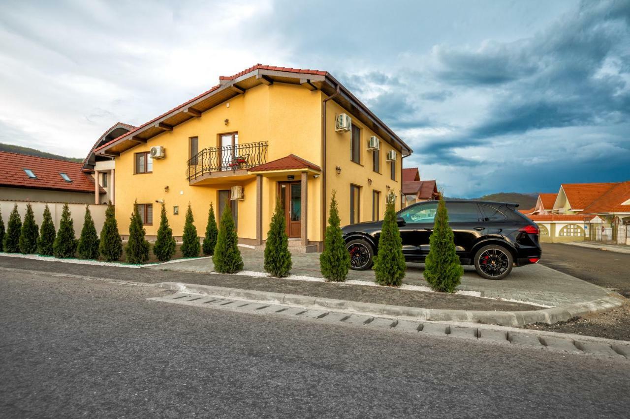 Casa Romeo & Julieta Hotel Hateg Exterior photo