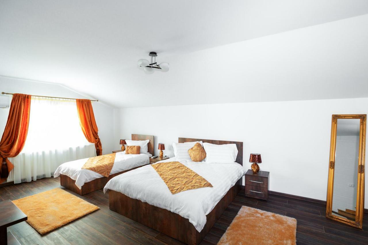 Casa Romeo & Julieta Hotel Hateg Exterior photo